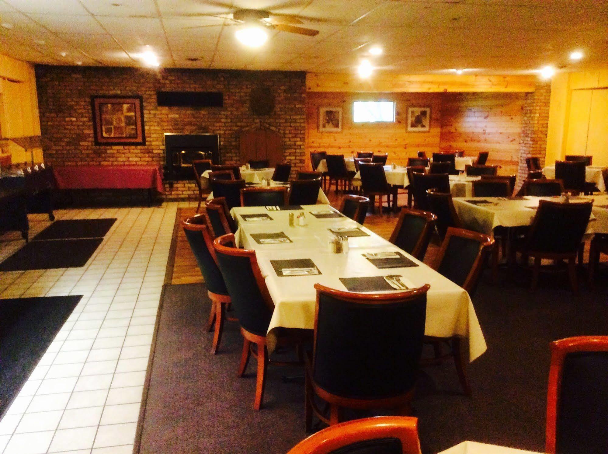 Forty Club Inn Deerwood Exterior foto